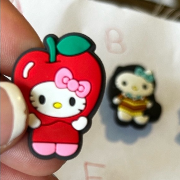 5/$10 Hello Kitty Croc Charms - Picture 1 of 2
